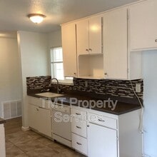 8724 Halverson Dr in Elk Grove, CA - Building Photo - Building Photo