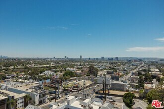 1155 N La Cienega Blvd in West Hollywood, CA - Building Photo - Building Photo