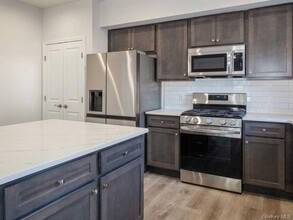 4 S Hls Wy-Unit -8 in Wappingers Falls, NY - Building Photo - Building Photo