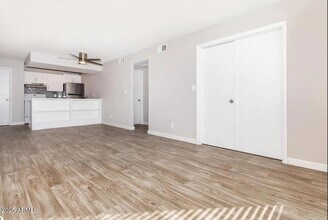 10860 N 85th Ave in Peoria, AZ - Foto de edificio - Building Photo