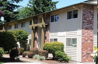 Menlo Park Apartments in Portland, OR - Building Photo - Building Photo