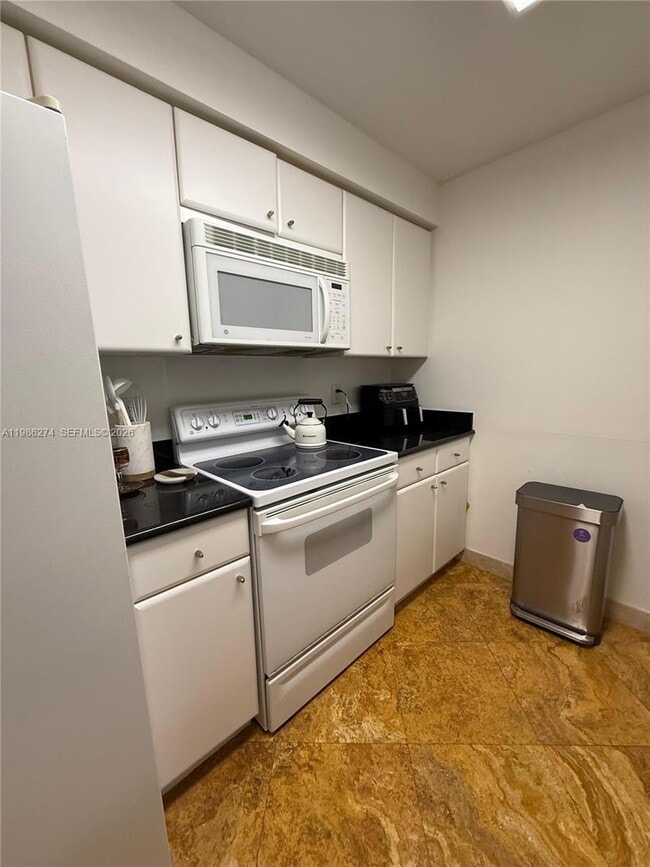 2475 Brickell Ave, Unit 2003 in Miami, FL - Building Photo - Building Photo