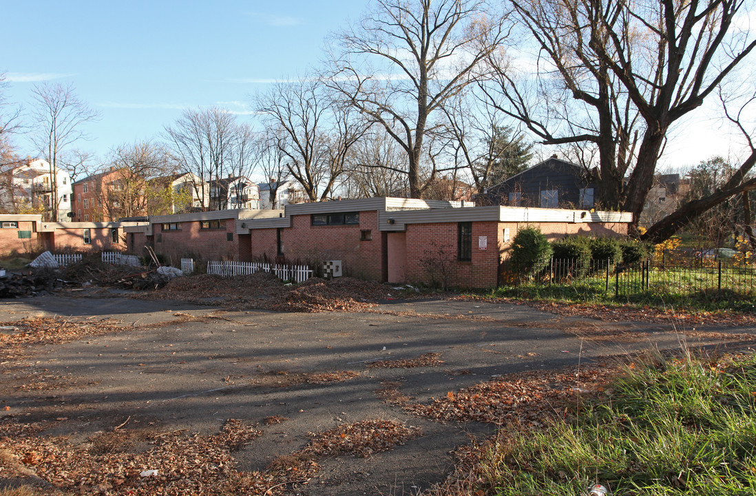 280 Enfield St in Hartford, CT - Foto de edificio