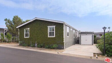 29500 Heathercliff Rd-Unit -235 in Malibu, CA - Building Photo - Building Photo