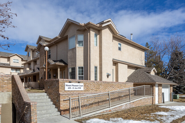 Mount Pleasant Court in Calgary, AB - Building Photo - Building Photo