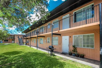 Homestead Gardens II in Homestead, FL - Foto de edificio - Building Photo