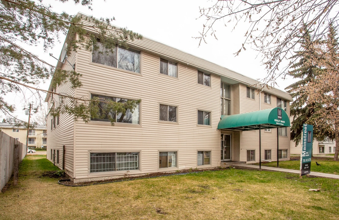 Berkley Manor in Edmonton, AB - Building Photo