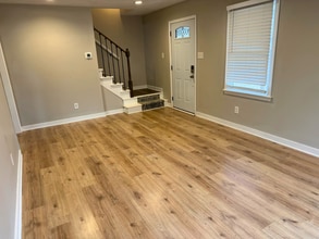 7086 Ann Cabell Ct in Mechanicsville, VA - Foto de edificio - Building Photo