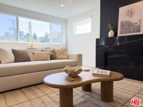 2220 1/2 Aaron St in Los Angeles, CA - Building Photo - Building Photo