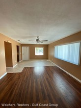 1232 SE 8th St in Cape Coral, FL - Foto de edificio - Building Photo