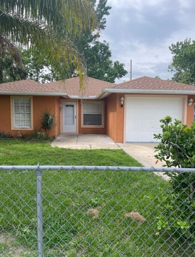 713 Ellen St in Daytona Beach, FL - Building Photo - Building Photo