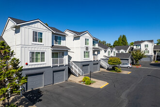 Summer Creek Apartments in Tigard, OR - Building Photo - Building Photo