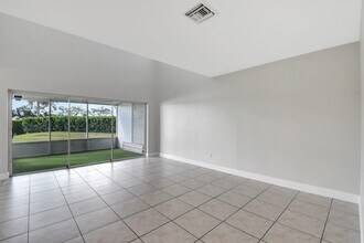 7780 Stone Harbour Dr in Greenacres, FL - Building Photo - Building Photo