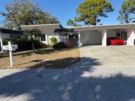 3931 Panola Ln, Unit 134 in Sarasota, FL - Building Photo