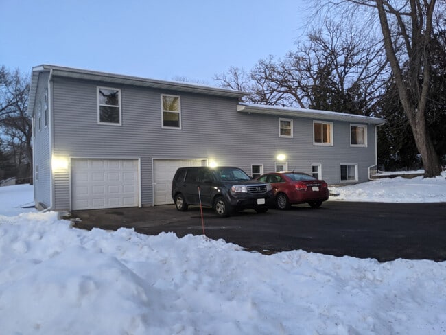 2267 S Syene Rd in Fitchburg, WI - Foto de edificio - Building Photo