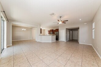 1132 Lauren Manor Loop in Ruskin, FL - Foto de edificio - Building Photo