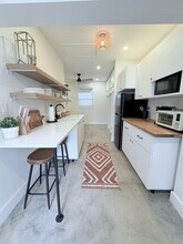 6007 N Orange Blossom Ave, Unit Guest House in Tampa, FL - Foto de edificio - Building Photo