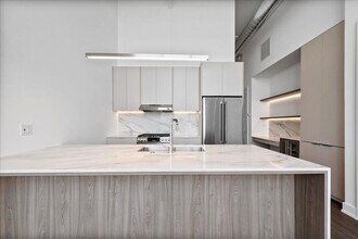 728 Waukegan Rd in Deerfield, IL - Foto de edificio - Building Photo