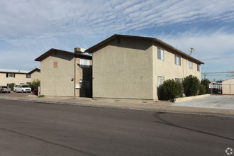 225 E Foster Ave in Henderson, NV - Building Photo - Building Photo