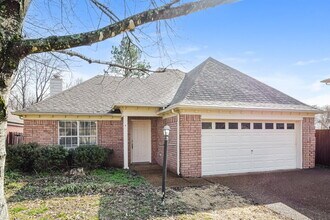 1124 Dove Hollow Cir E in Memphis, TN - Building Photo - Building Photo