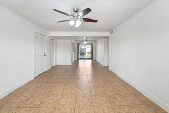 12630 Kenwood Ln in Ft. Myers, FL - Building Photo - Building Photo