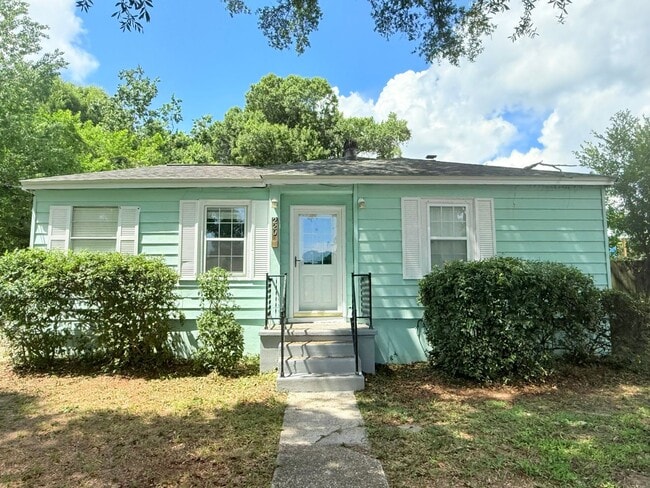 property at 220 Willow St