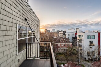 Flora Flats in Seattle, WA - Foto de edificio - Building Photo