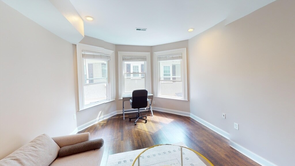 7 Abbotsford St in Boston, MA - Building Photo