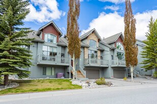 200 Prospect Hts in Canmore, AB - Building Photo