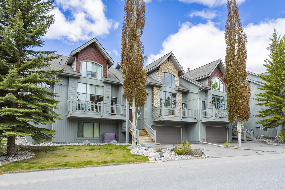 200 Prospect Hts in Canmore, AB - Building Photo