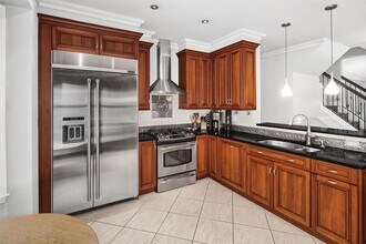 422 Newburgh Ct in West New York, NJ - Building Photo - Building Photo