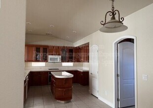 5891 Silver Oak Cir in Stockton, CA - Foto de edificio - Building Photo