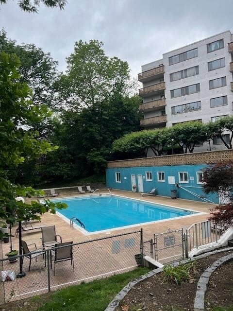 1375 River Rd in Edgewater, NJ - Building Photo
