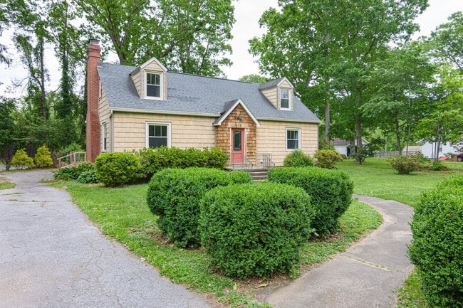 114 Eastwood Ave in Swannanoa, NC - Building Photo - Building Photo