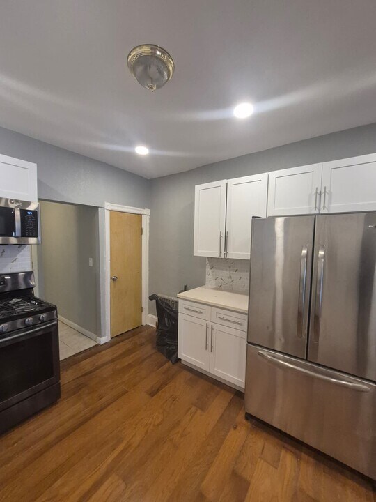 5619 Lansdowne Ave in Philadelphia, PA - Building Photo