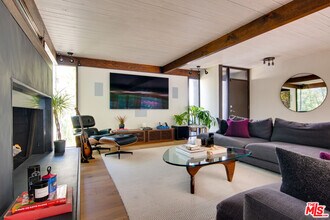 9624 Yoakum Dr in Beverly Hills, CA - Building Photo - Building Photo