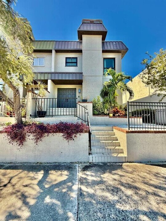 162 E Davis Blvd in Tampa, FL - Building Photo