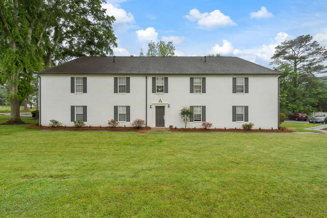 Governor's Court Apartments in Carrollton, GA - Building Photo