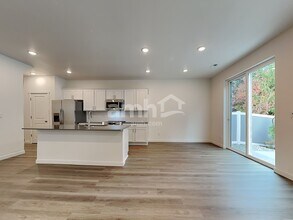 5019 Washington St SE in Olympia, WA - Building Photo - Building Photo