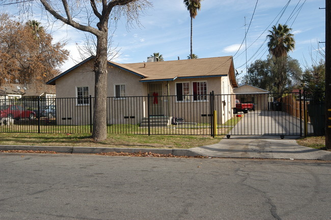 1487 Belle St in San Bernardino, CA - Foto de edificio - Building Photo