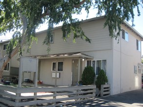 633 Buckeye St in Redwood City, CA - Building Photo - Building Photo