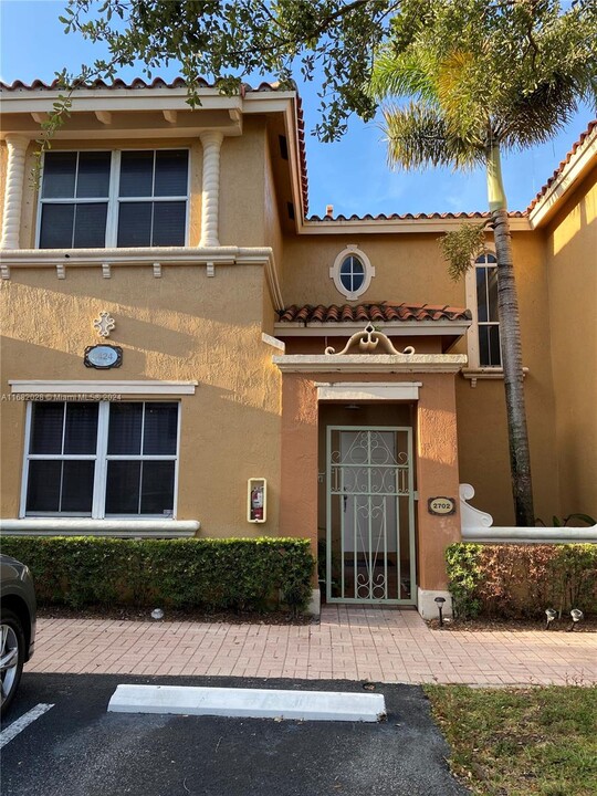 8424 NW 139th Terrace-Unit -2702 in Miami Lakes, FL - Building Photo