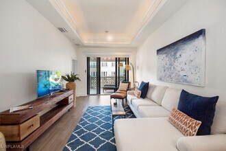 555 5th Ave S in Naples, FL - Building Photo - Building Photo