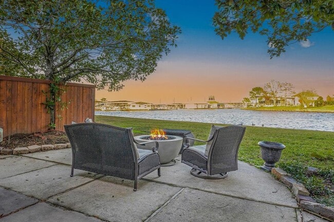 property at 3942 Knollcrest Dr