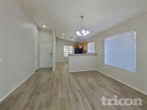 12425 N 42nd Dr in Phoenix, AZ - Building Photo - Building Photo