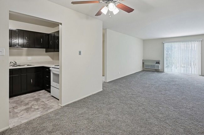 ReNew Lake Arlington in Wheeling, IL - Building Photo - Building Photo