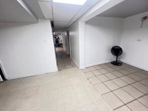 3139 W Pershing Rd, Unit Basement garden in Chicago, IL - Building Photo - Building Photo