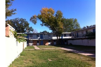 Golfcrest Hills in Houston, TX - Building Photo - Building Photo