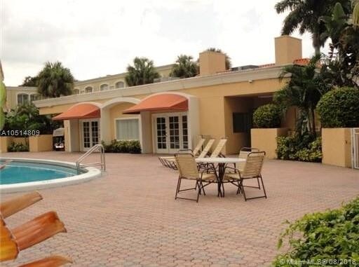 18101 NW 68th Ave-Unit -C208 in Hialeah, FL - Building Photo - Building Photo