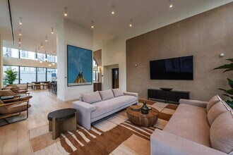 225 N Miami Ave in Miami, FL - Building Photo - Building Photo